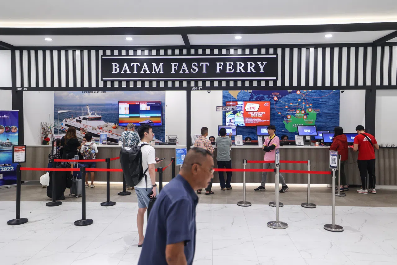 Sindo Ferry、Batam Fast Ferry和民丹度假村渡轮的乘客可在两个月后使用自助服务亭。（白艳琳摄）