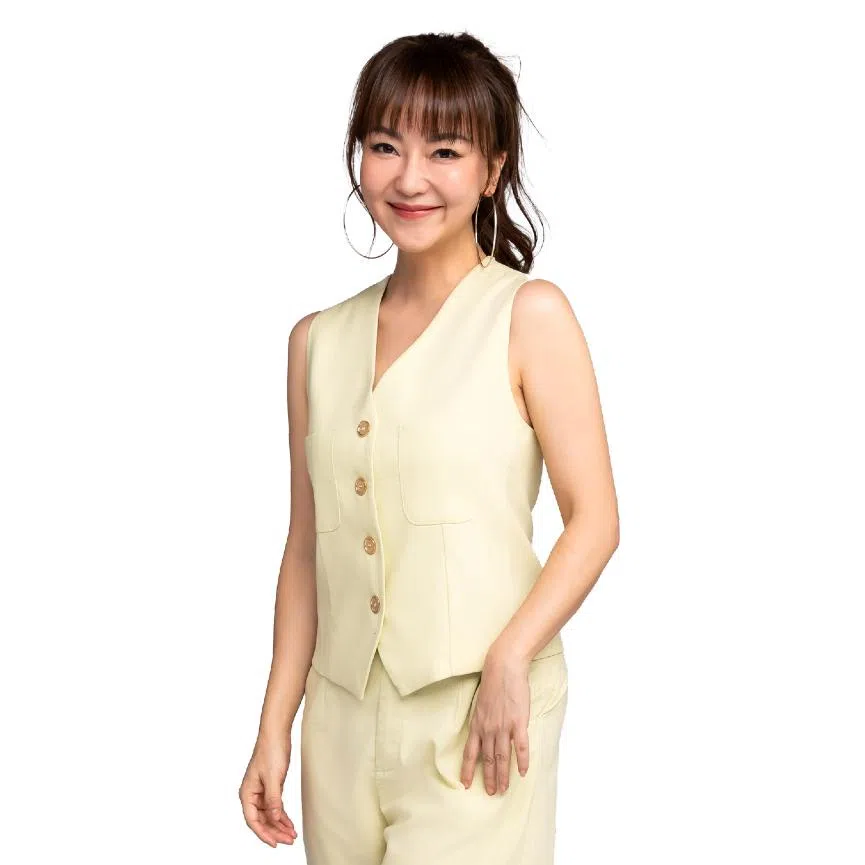 罗克敏独掌周一至五的晚班时段，新节目《夜搭子》的主打单元《夜搭子树洞》，开放让听众call in谈心。（电台提供）