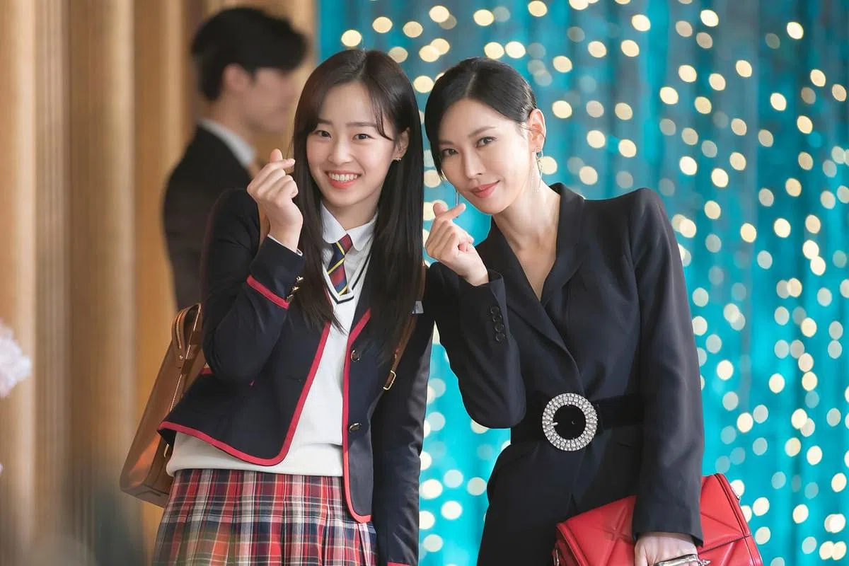 崔艺彬在剧中饰演金素妍的女儿。（ONE频道提供）