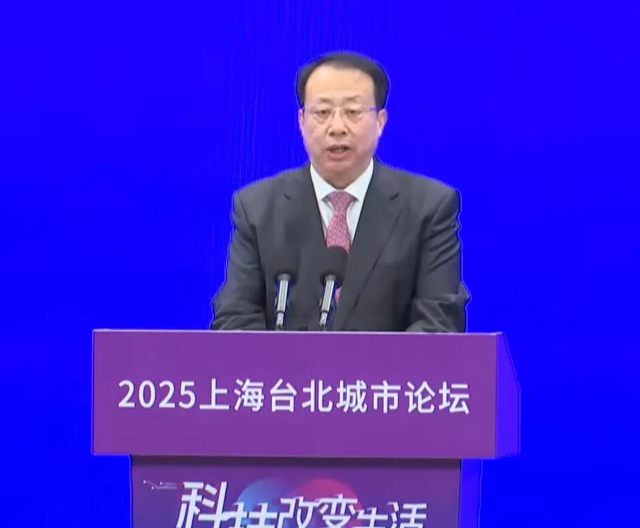 上海市长星期天（12月28日）在上海双城论坛的主论坛致辞。（网络直播截图）