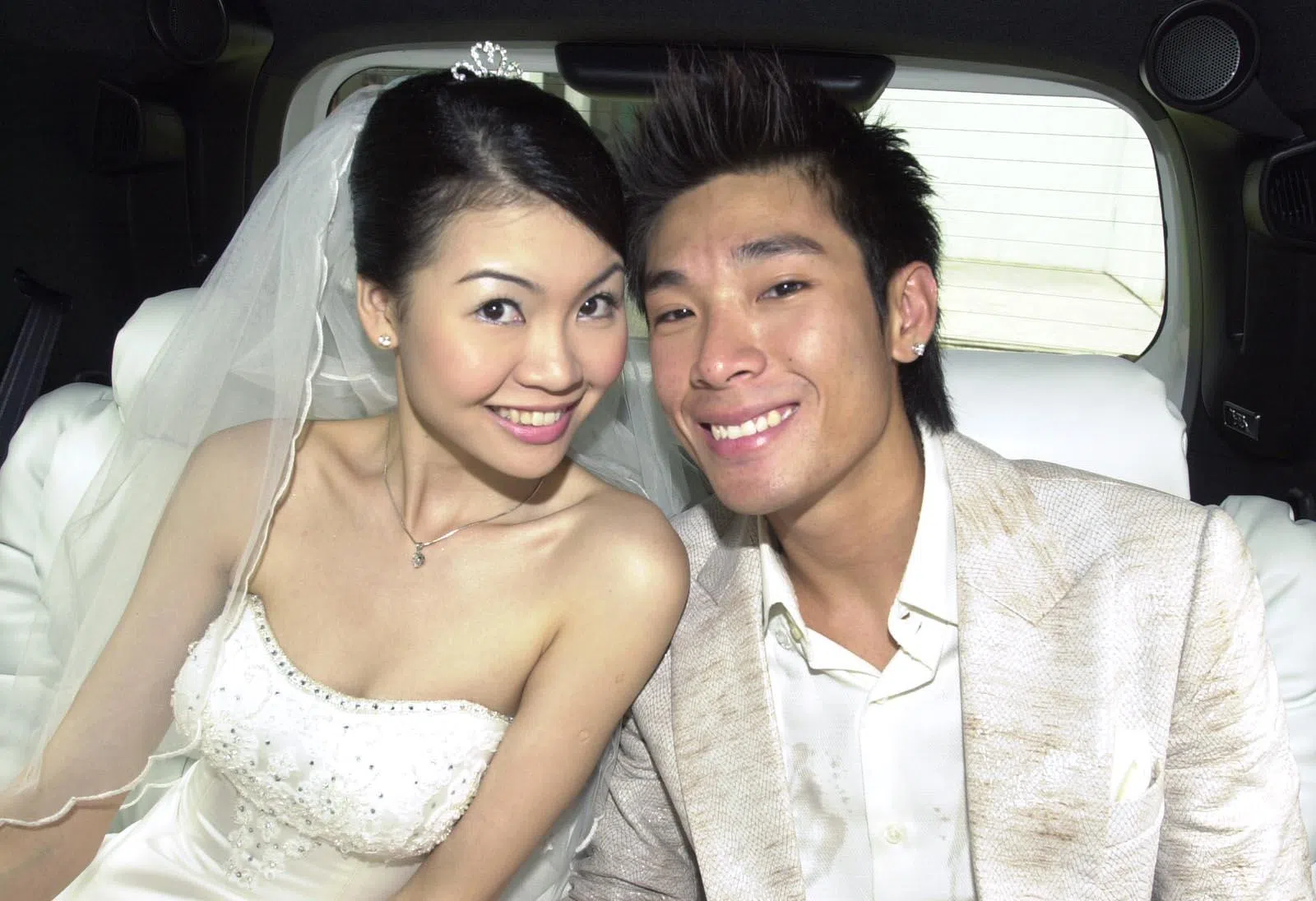 杨志龙（右）与蒋佩文2004年注册结婚，2006年举行婚礼。（档案照）