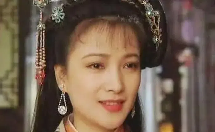 何晴曾在《水浒传》中饰演李师师。（互联网）