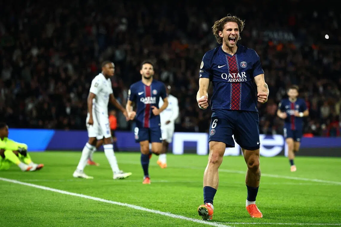 23岁的乌克兰籍中卫扎巴尔内，上场法甲联赛为PSG攻入首球，最终PSG以2比0战胜欧塞尔，避免连败。（路透社）