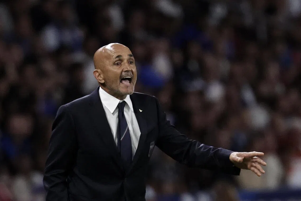 意大利主帅斯帕莱蒂在欧锦赛出局后大举年轻化改革之旗。（法新社）