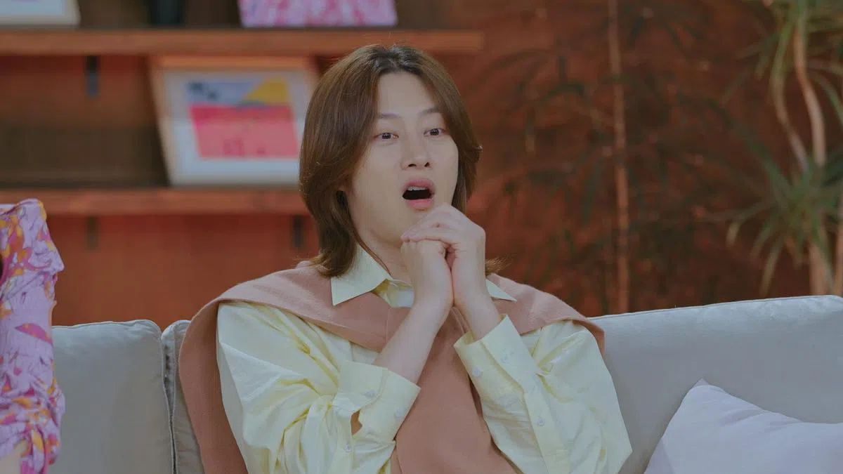 金希澈主持节目太投入，还想参加第二季。（Disney+提供）