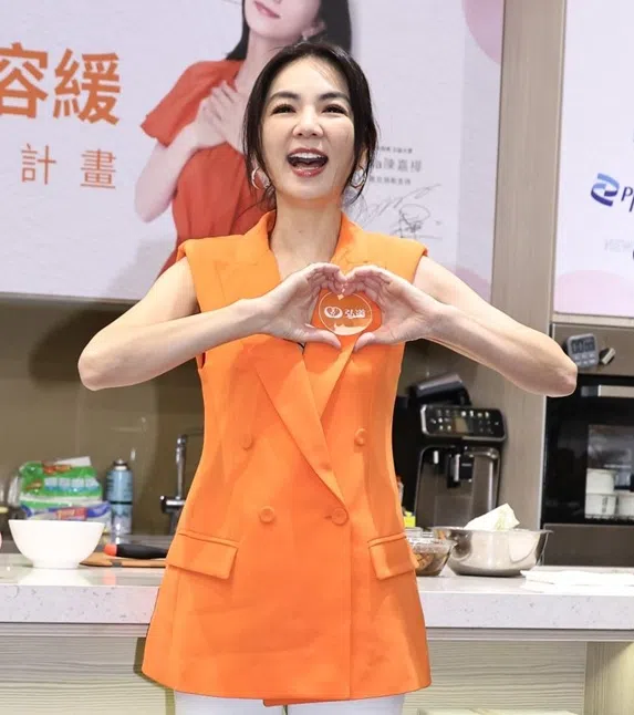 Ella希望歌迷的鼓励可以帮助家人渡过难关。（TVBS照片）