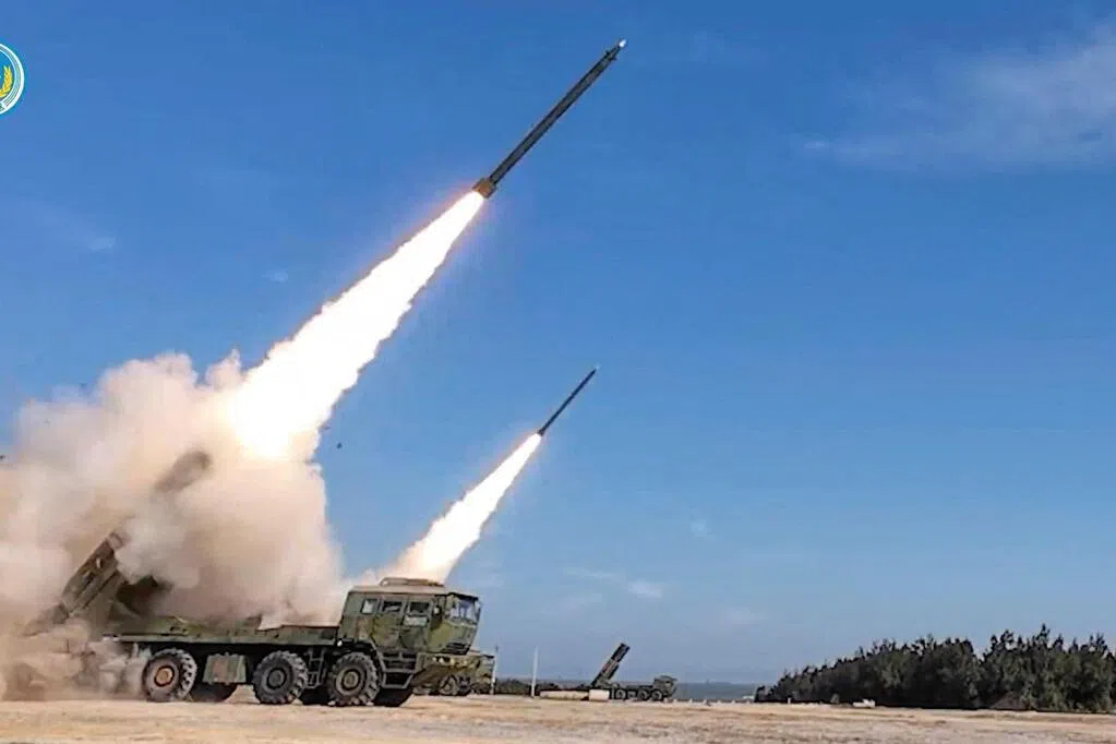 解放军对台实弹射击落24海里线 史上最逼近台湾