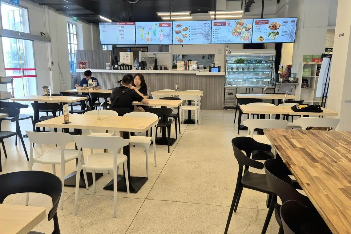 Ipoh Buntong开在国家设计中心内，冷气用餐环境舒适。（陈爱薇摄）