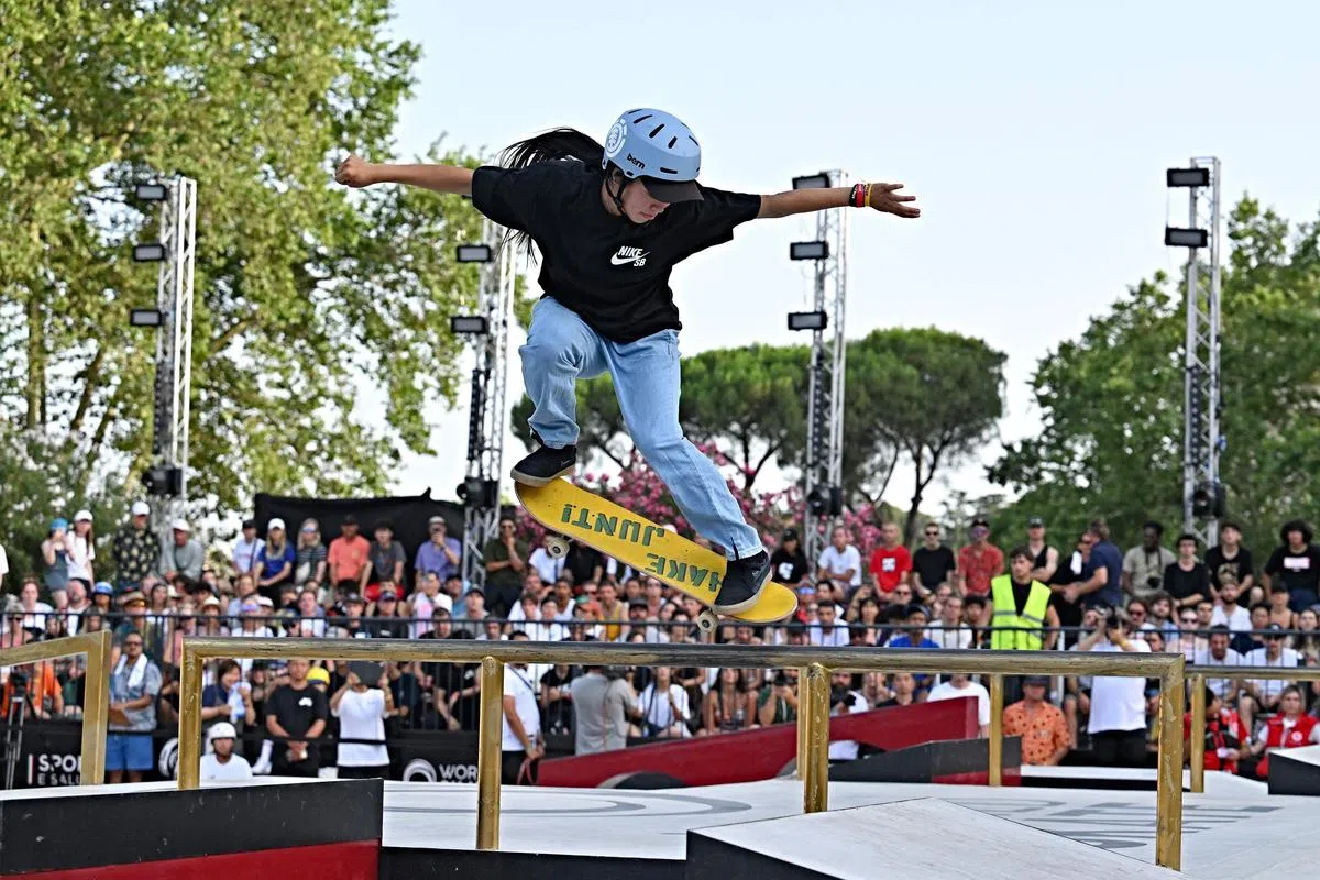 去年起滑板被正式列入奥运比赛项目之一，图为日本选手（图/法新社）。