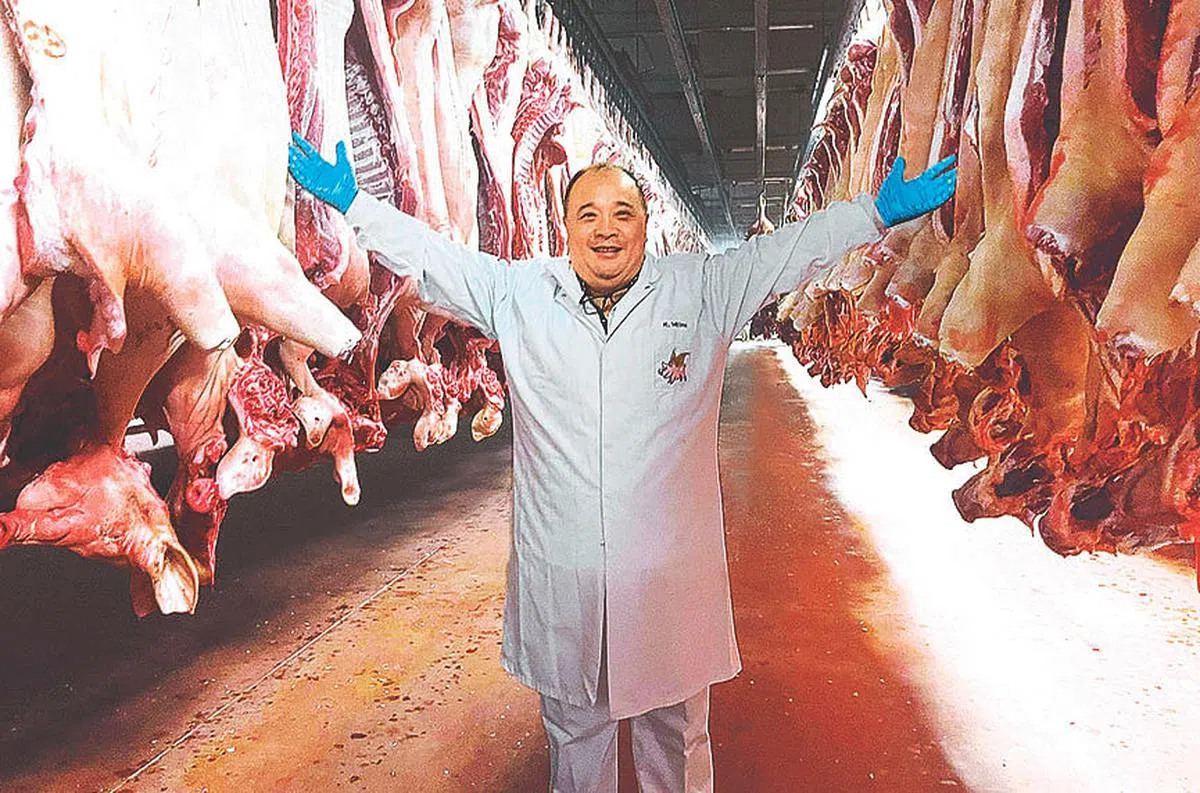 张建忠这些年来走访海外生猪肉供应商，看到自动化和数码化的可行性和好处。图为他本月参观德国工厂所拍摄的照片。（图/受访者提供）