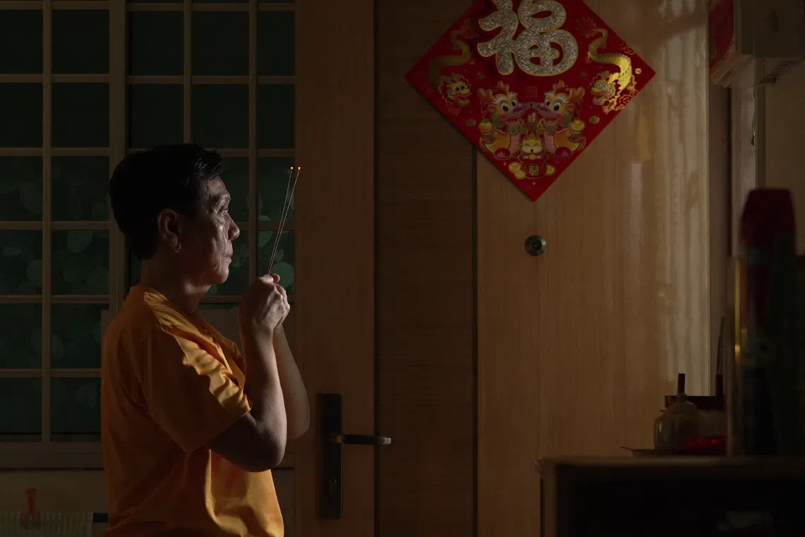 蔡来枝和爱子多年前产生误会，之后儿子搬走，她开始多年的独居生活。（视频截图）