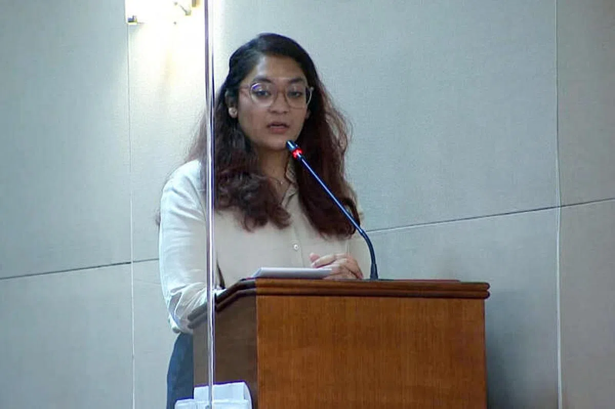 工人党议员辣玉莎11月1日在国会承认说谎。（gov.sg视频截图） 