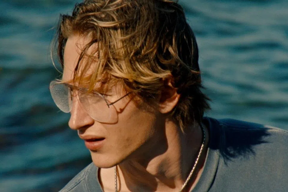 片中的哥哥行为不时失控、乖张，让父母充满无力感。（剧照／More Than Films）