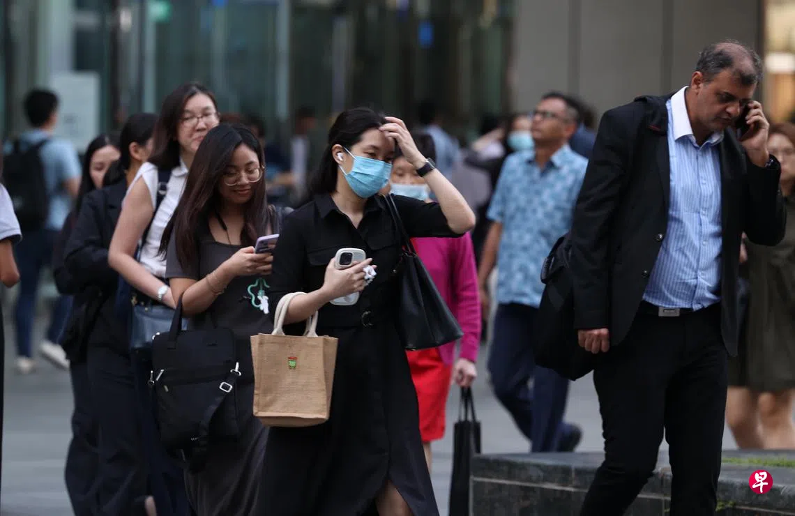 蛇年来临新加坡人较香港人展望更乐观| 联合早报