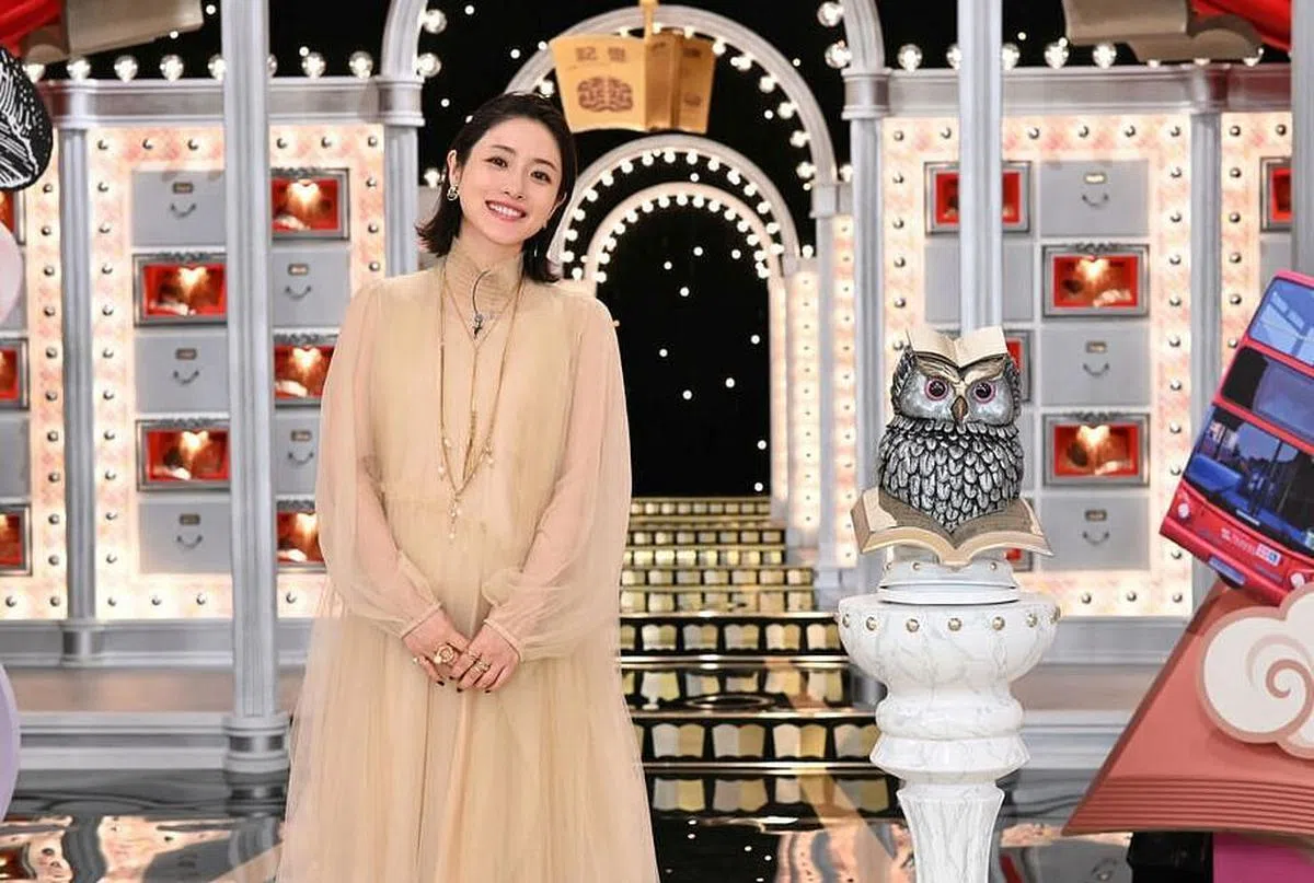 日本“国民女神”石原聪美在孕期时还首次挑战主持。（图/互联网）