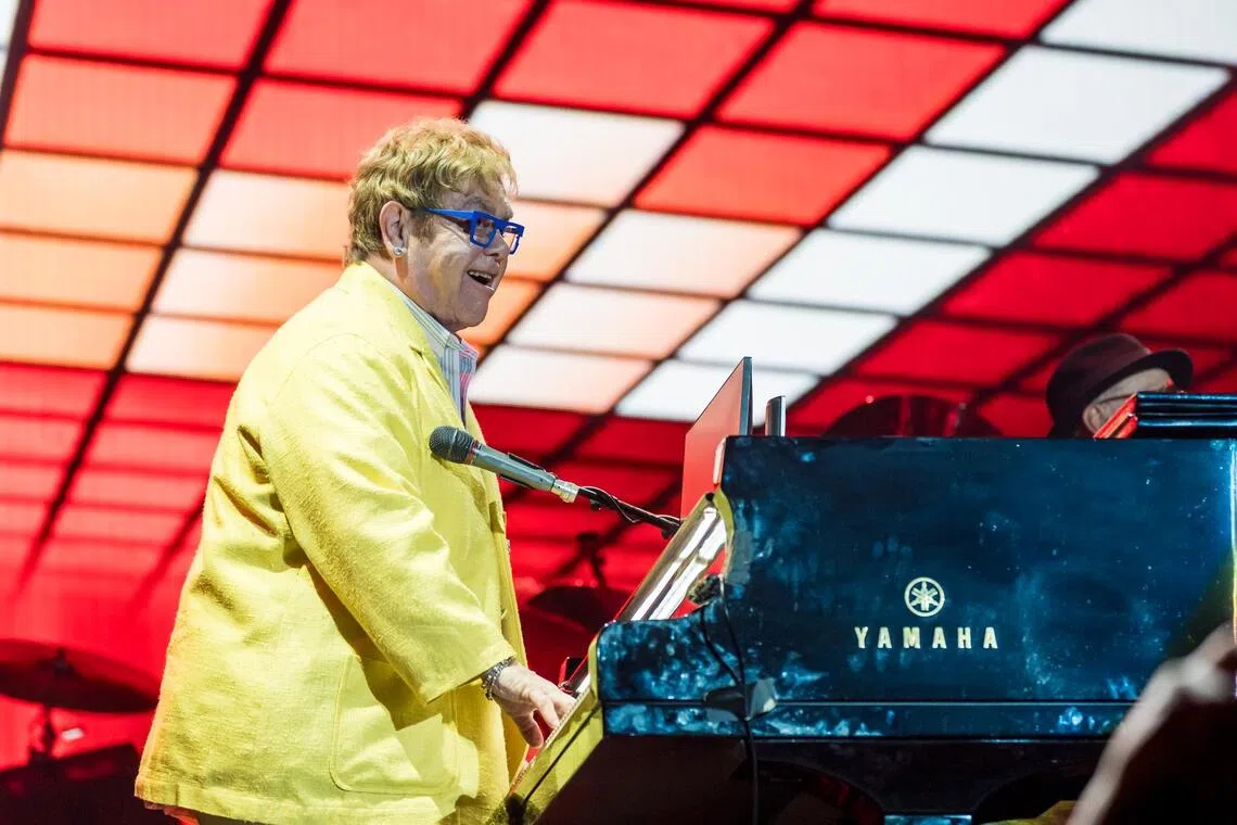 实力派的Elton John边弹边唱，赢得台下热烈欢呼。（Singapore GP Pte Ltd提供）