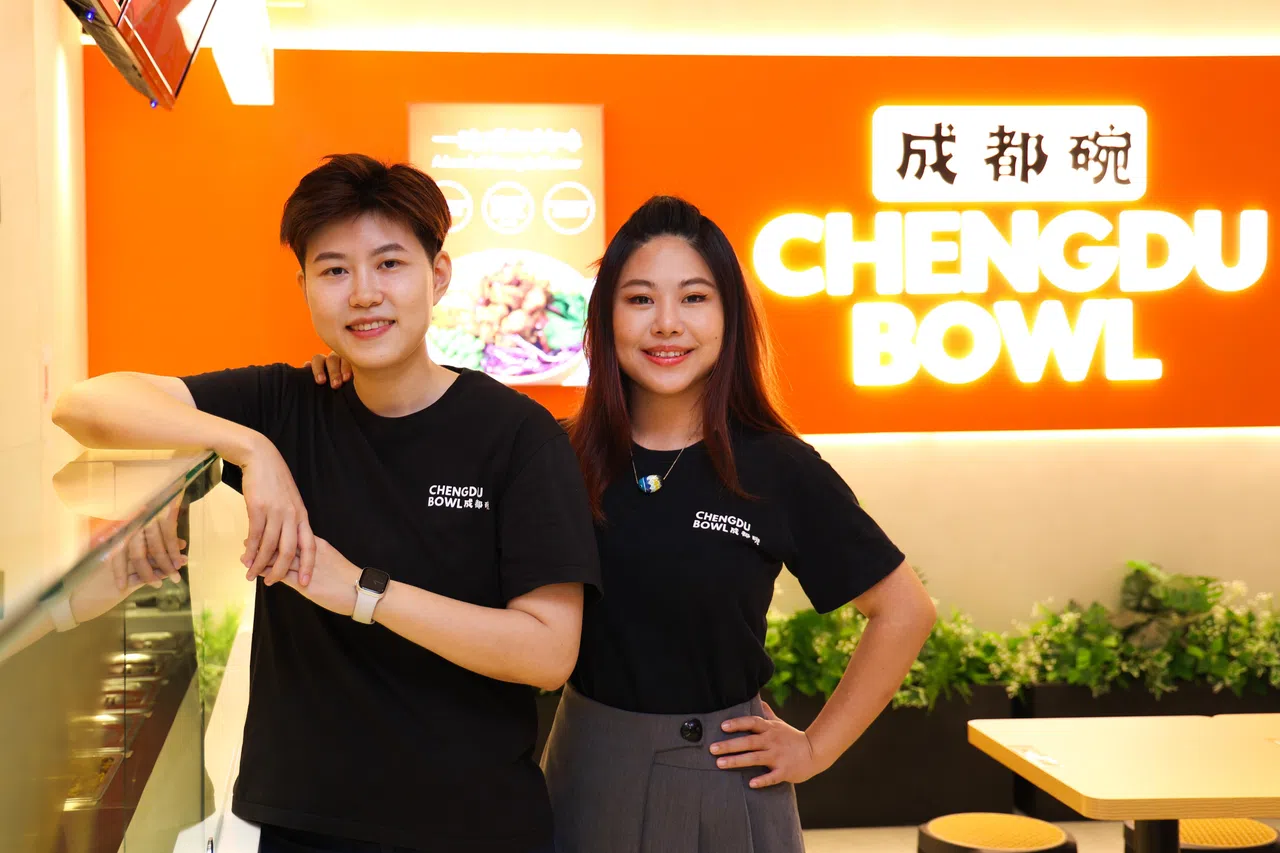 QuantFood的创始人之一王于渝（右）鼓励有创业想法的年轻人多做尝试，以此找到真正热爱的事业。左为合伙人之一马捷。（林明顺摄）