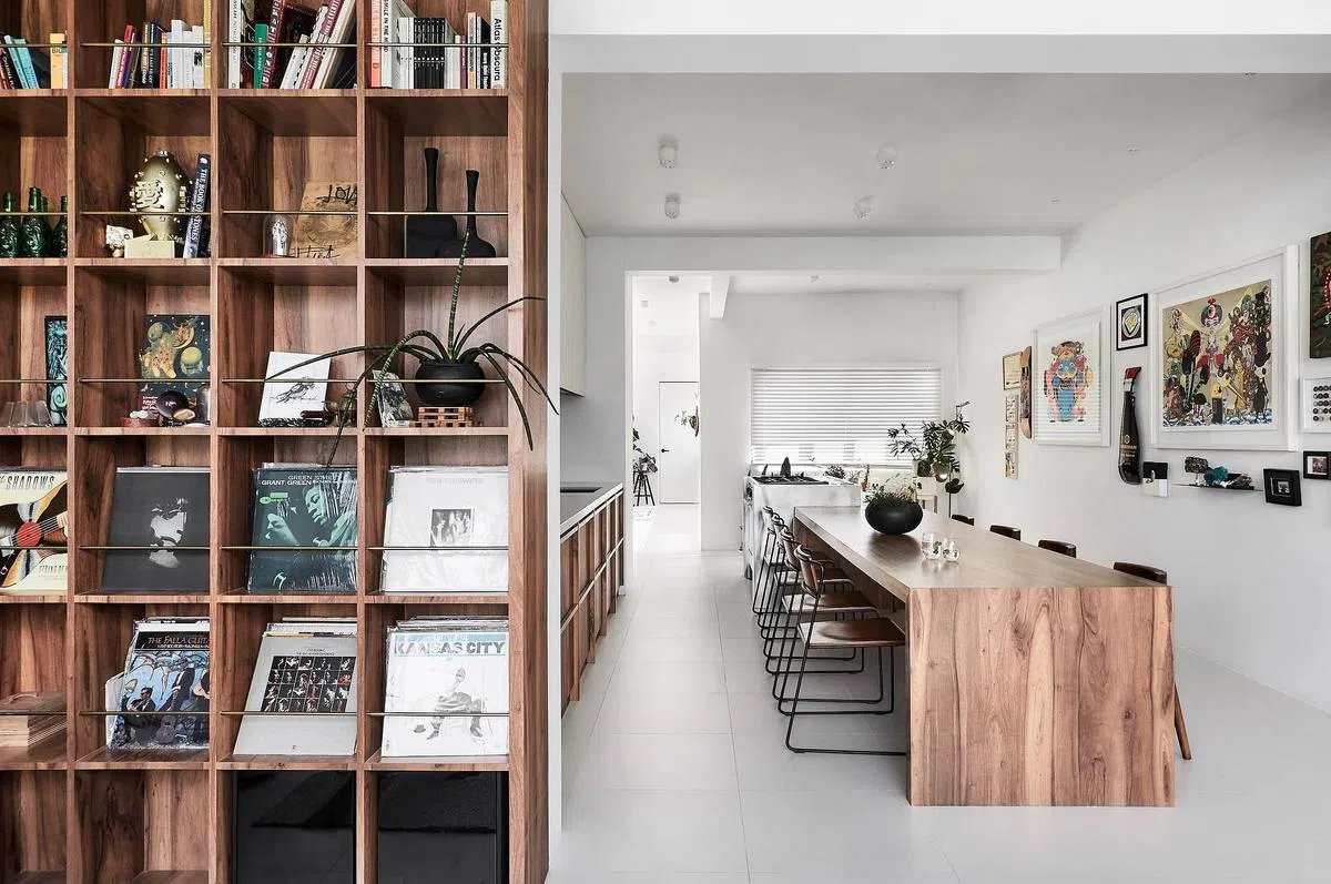 用餐区的照片墙有陈伟如与家人的美好回忆。（Laank提供照片）