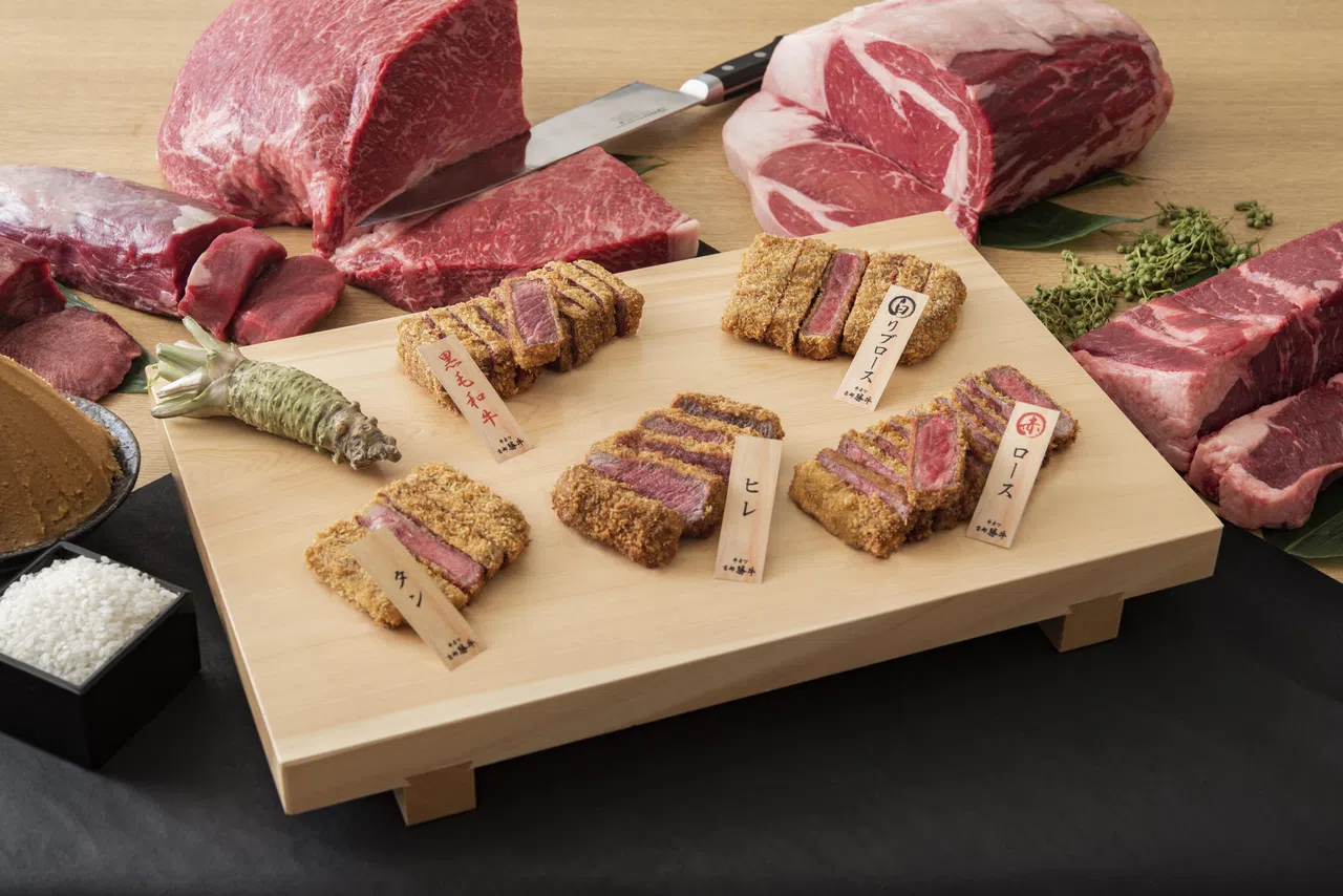 餐馆提供多种牛肉部位供食客选择，包括：西冷肉、肩胛肉、里脊肉、牛舌等。（餐馆提供）