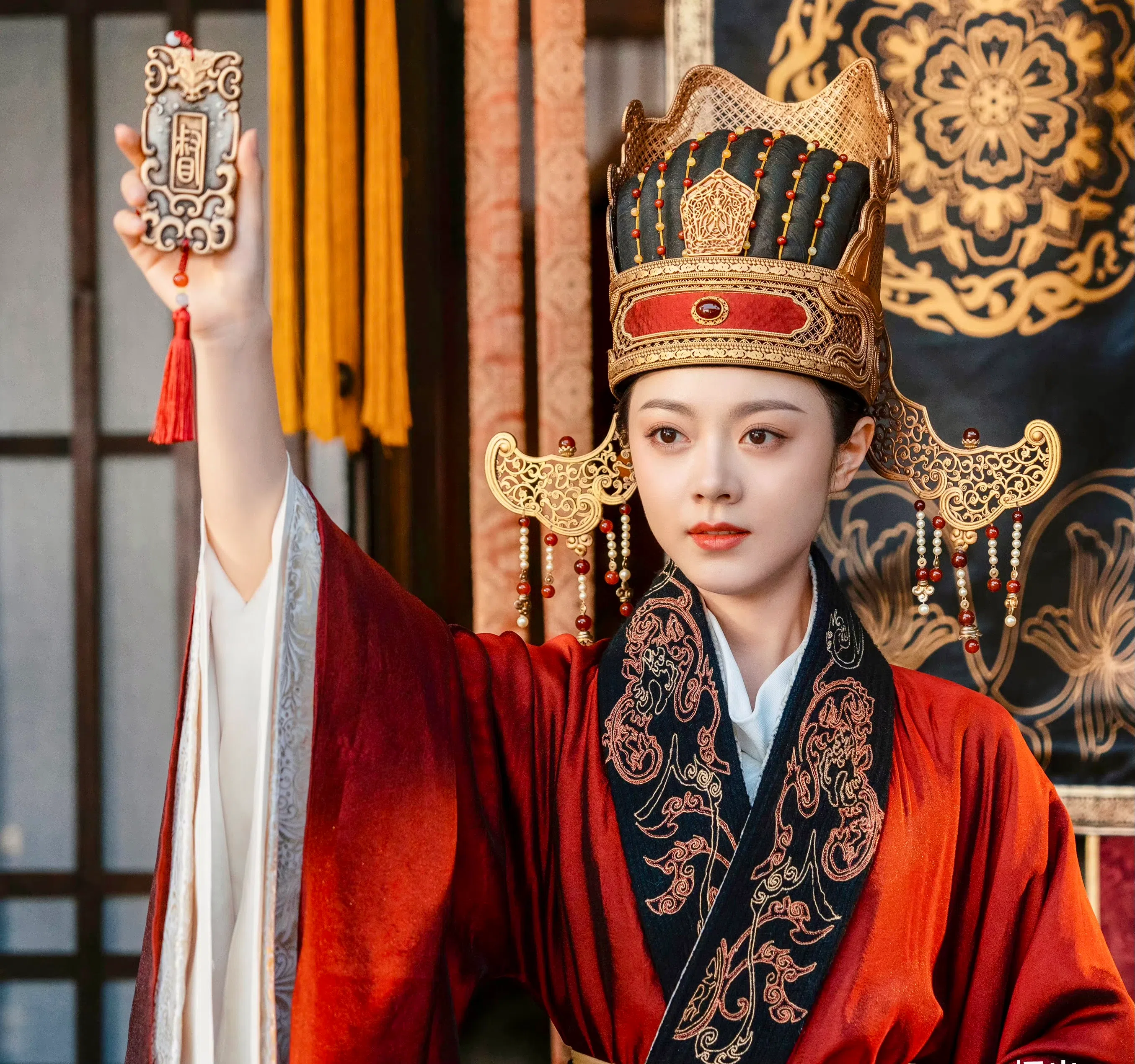 有观众认为赵今麦太年轻，气场不足，撑不起复杂的宫廷权谋与情感纠葛的古装剧。（互联网）