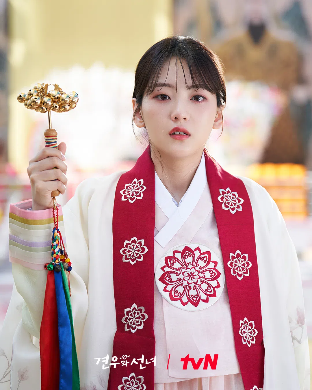 观众透过女主角朴星娥的戏份，一探巫女的神秘面纱。（取自tvN drama脸书）