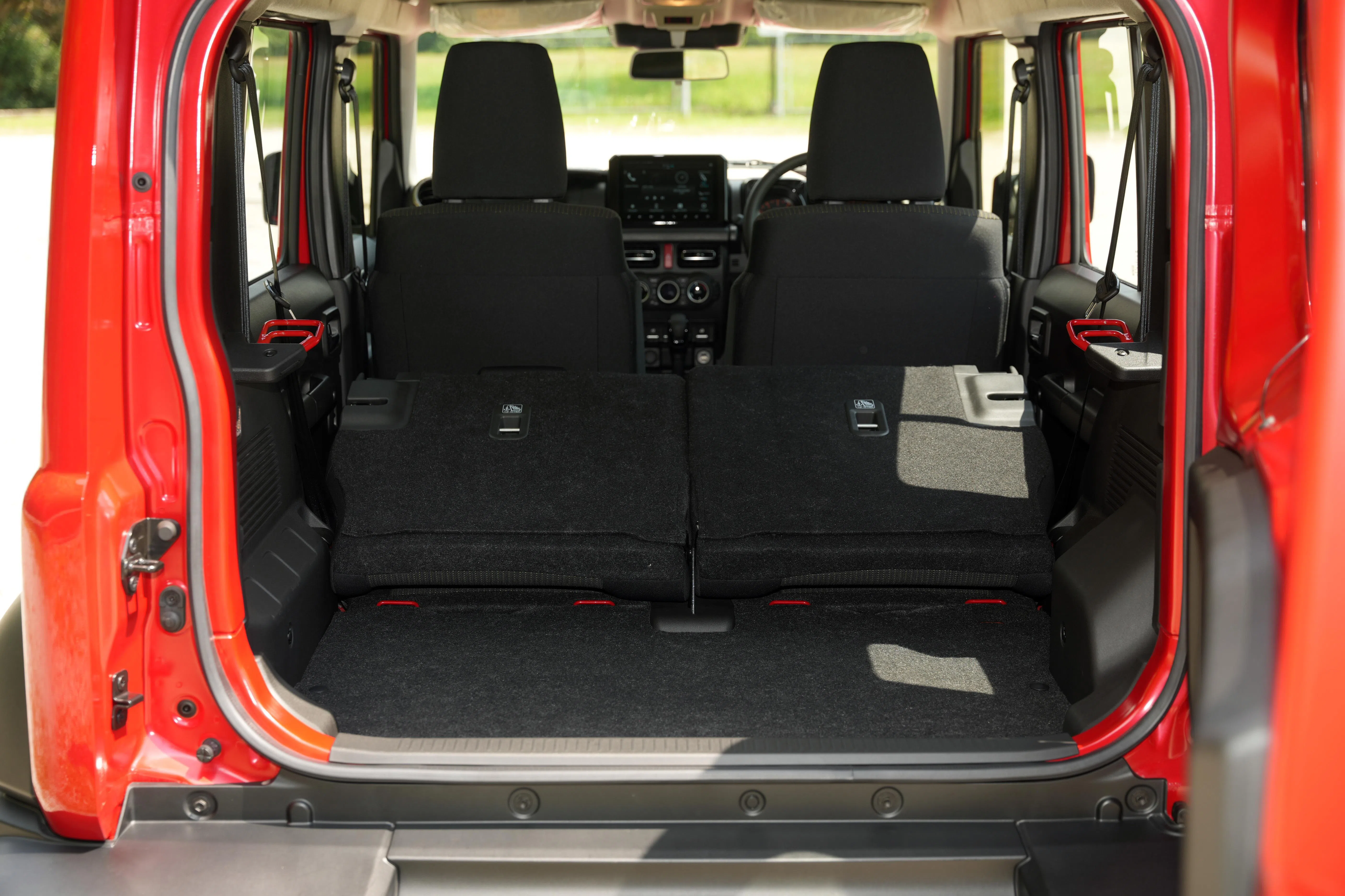 放倒后排座椅椅背，载物空间可扩大至1113升。（谢智扬摄）