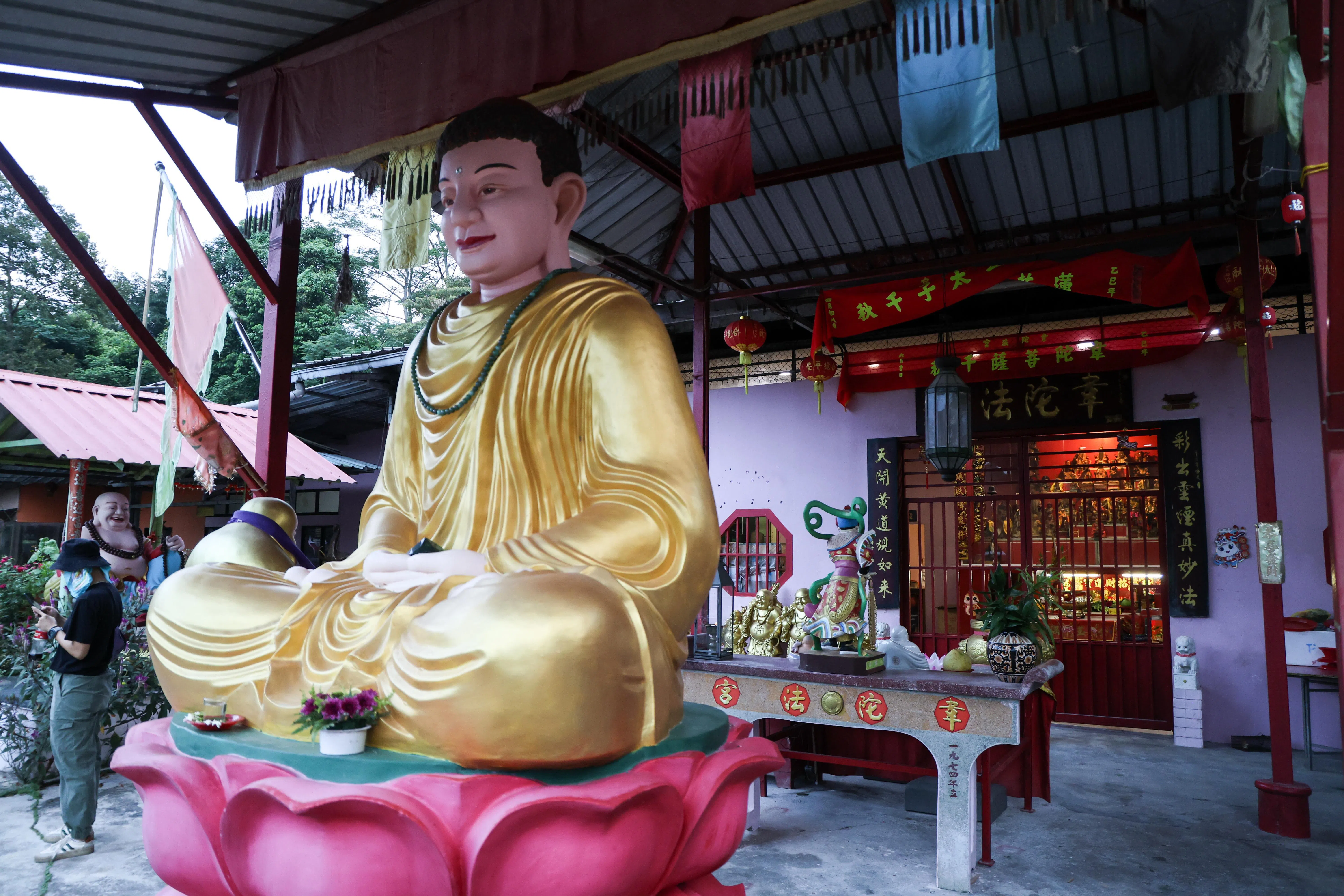 韦陀法宫是乌敏岛上最古老的庙宇之一。（关俊威摄）