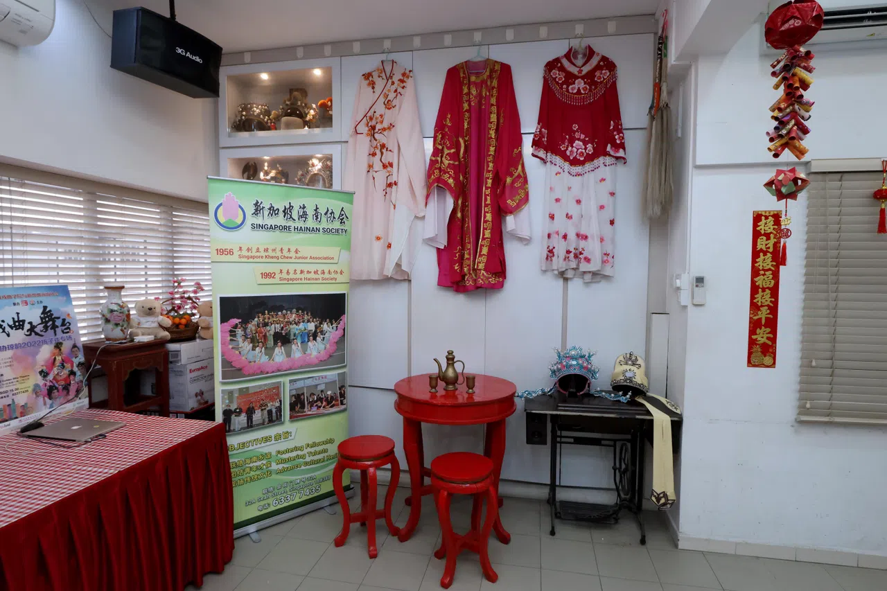 主排练空间被戏装等摆设品点缀得戏韵悠悠。（梁麒麟摄）