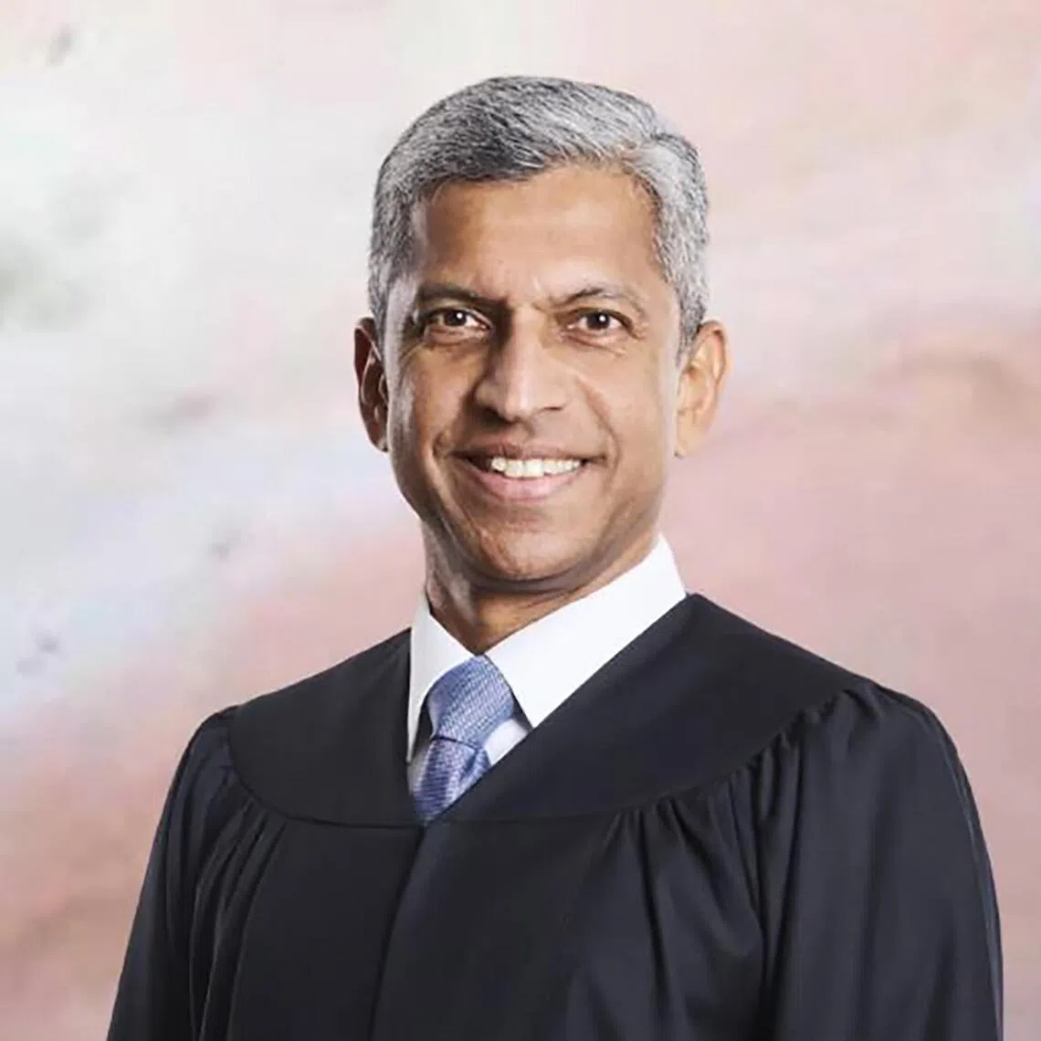 受委为上诉庭法官的哈里古玛是法律界公认的争议解决和仲裁专家，擅长领域包括复杂商业案件、信托、金融和刑事上诉等。（新加坡法庭提供）