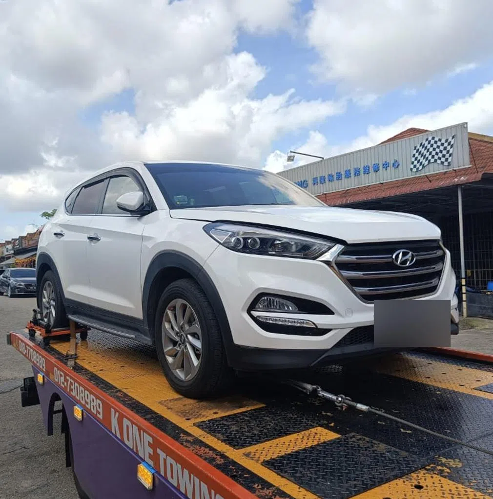 蔡小姐最后请人把车拖回新加坡。（受访者提供）