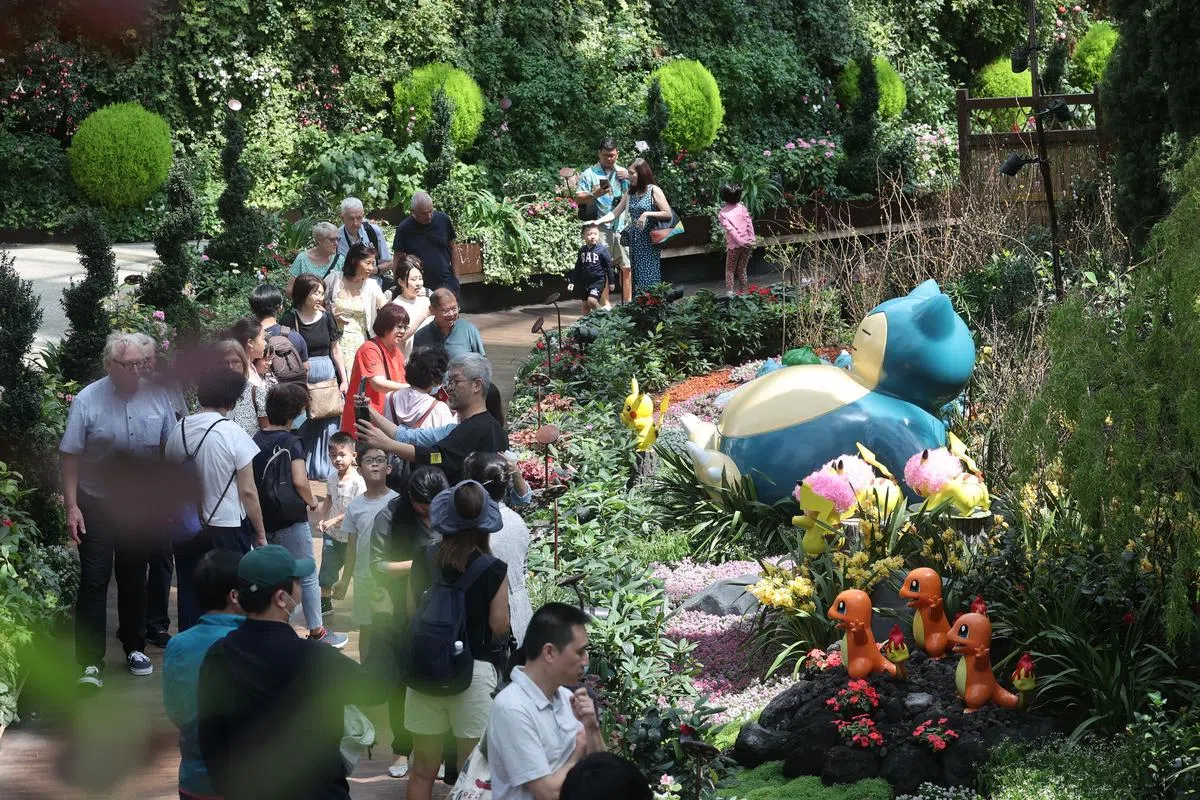 配合樱花展，滨海湾花园也展出许多第一代宝可梦。（陈斌勤摄）