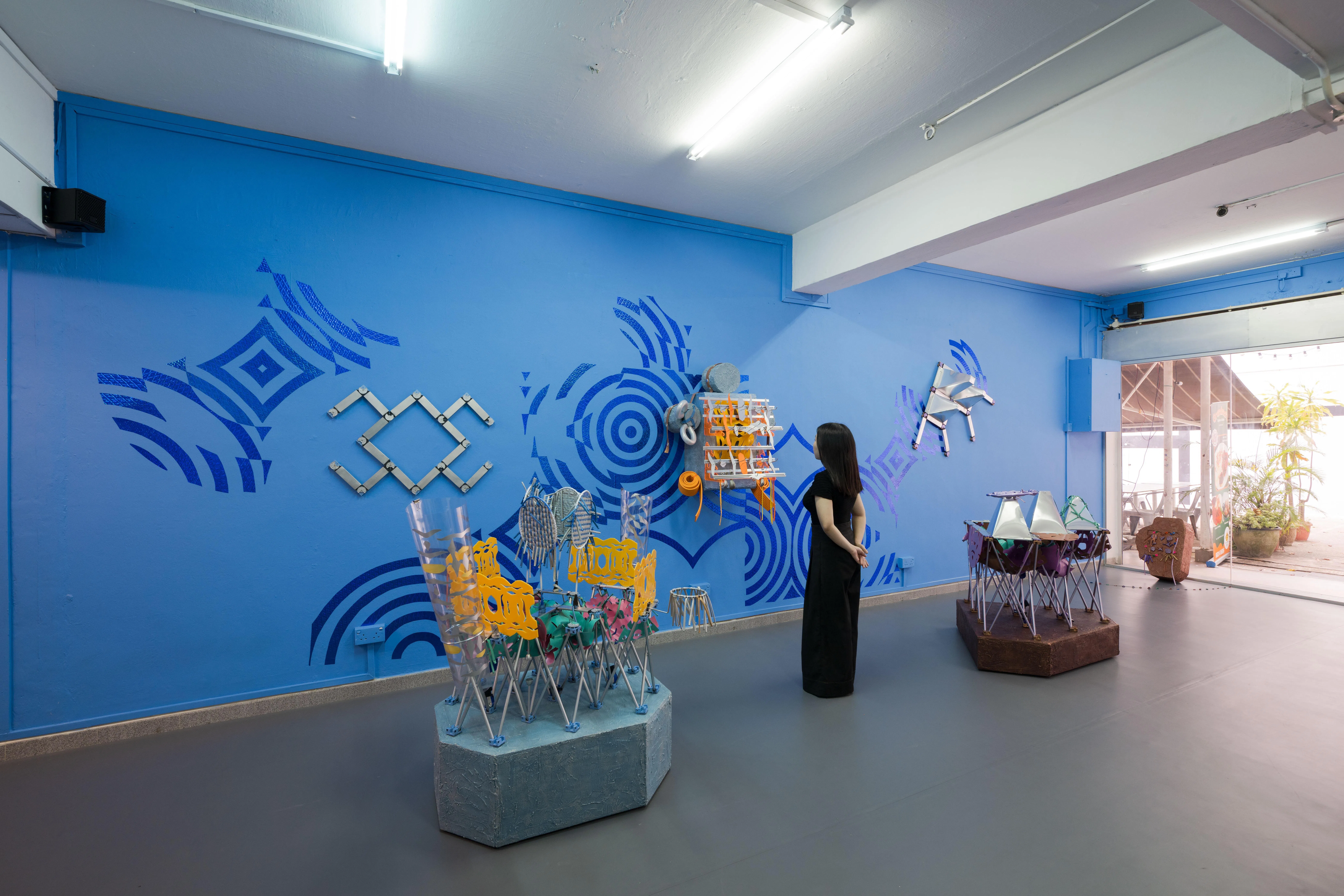 东陵福店屋呈现新加坡艺术家余春琳的装置。（新加坡美术馆提供）