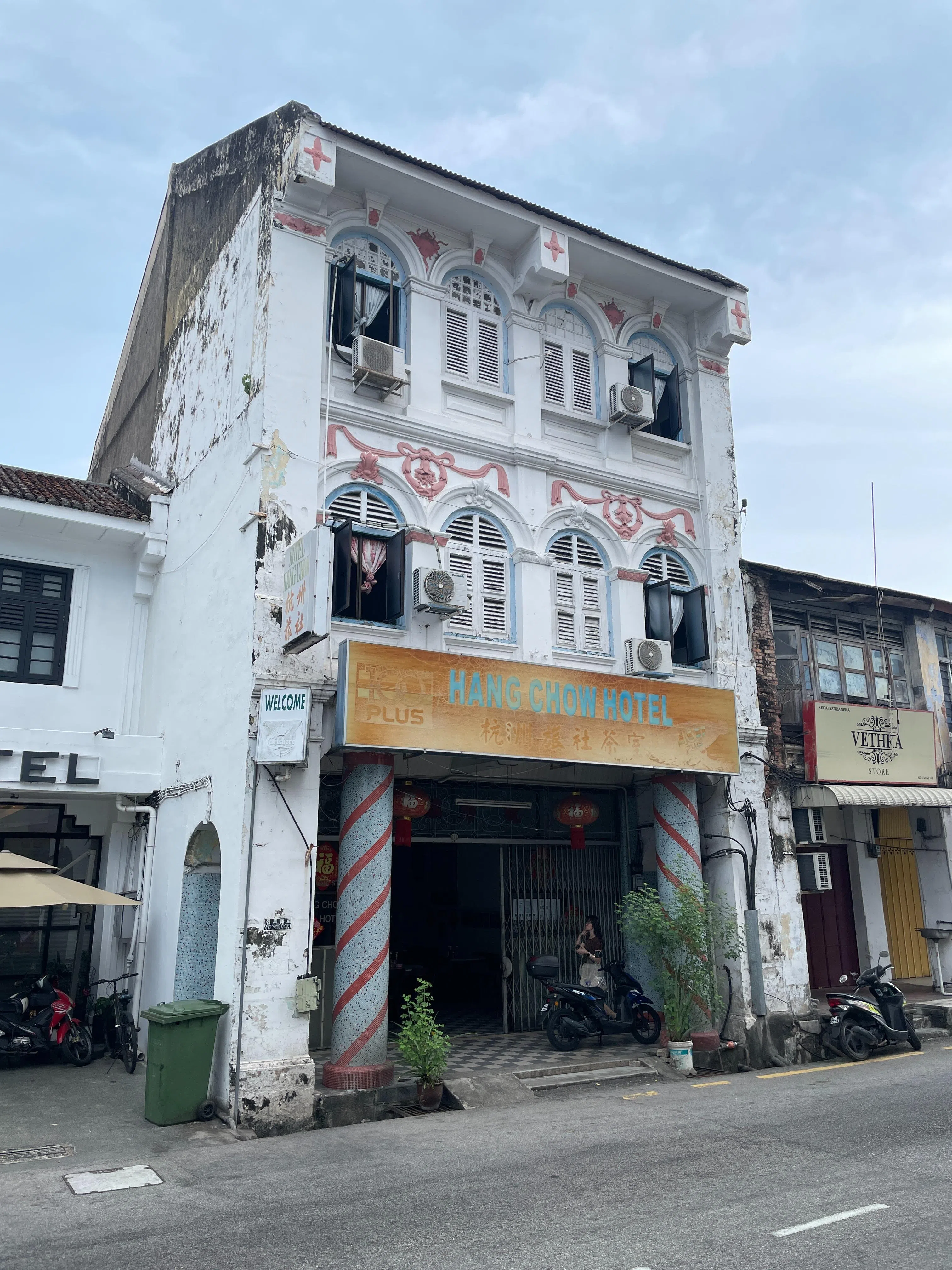 复古的杭州旅社茶室是牛干冬路一道美丽的风景。（林方伟摄）