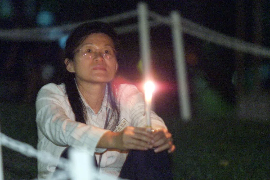 2008年10月，卫生部在植物园的棕榈谷举行抗沙斯（SARS）纪念会，5000多人齐聚悼念逝者。梁玉心在回忆录里，讲述了自己如何临危受命，带领传染病中心对抗沙斯病毒，也罕见地透露她与部门主任的摩擦，甚至一度想转换跑道，当中医针灸师。（档案照片）