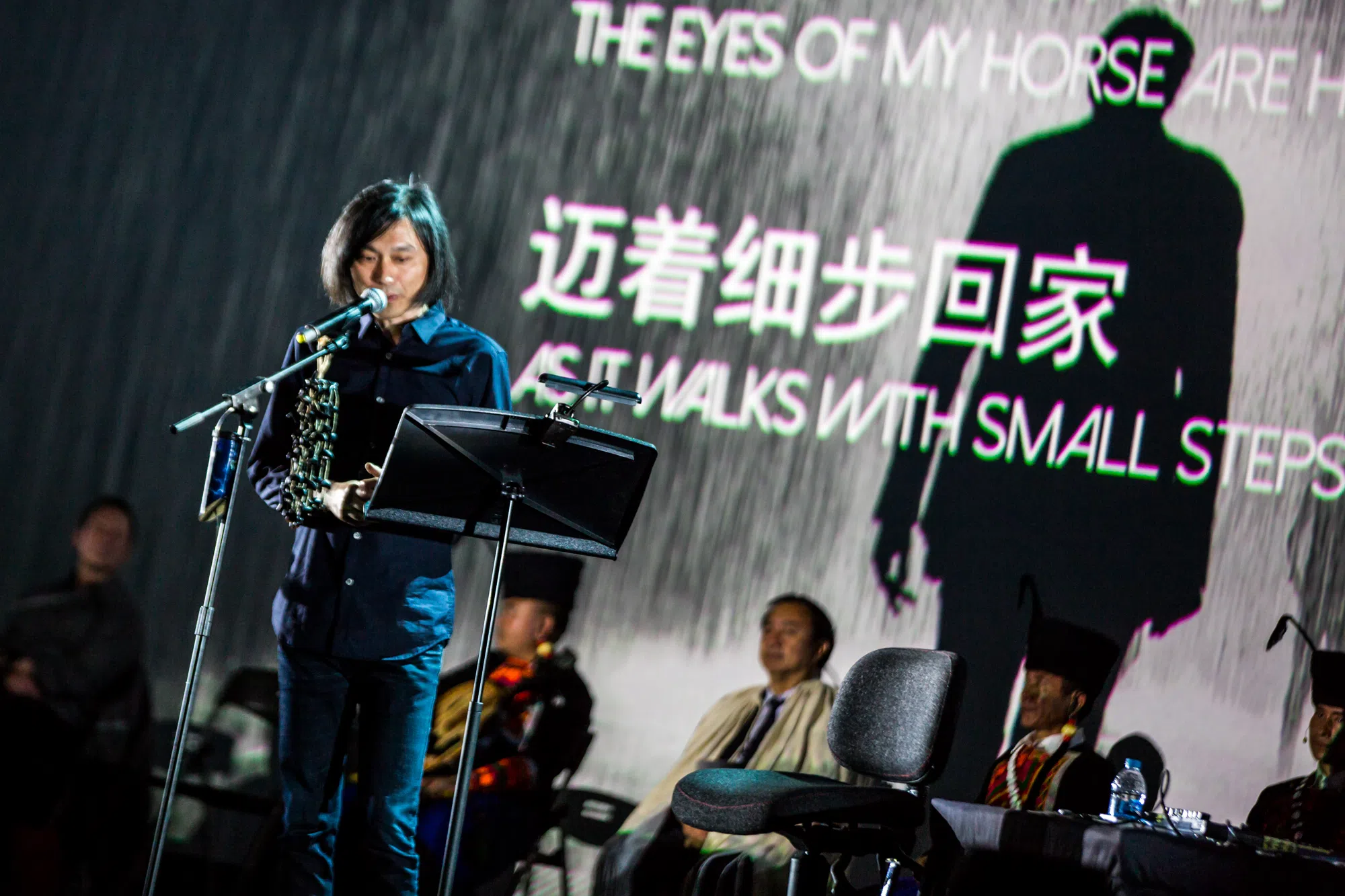 王寅在其策演的上海春天诗歌音乐剧场演出中，2019年。（王寅提供）