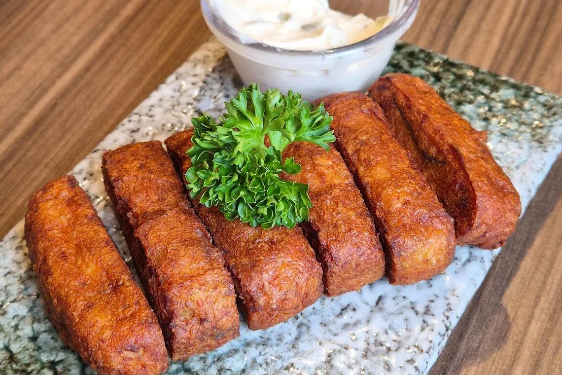 小食炸乌打外脆内软，鱼肉块格外多。（陈爱薇摄）