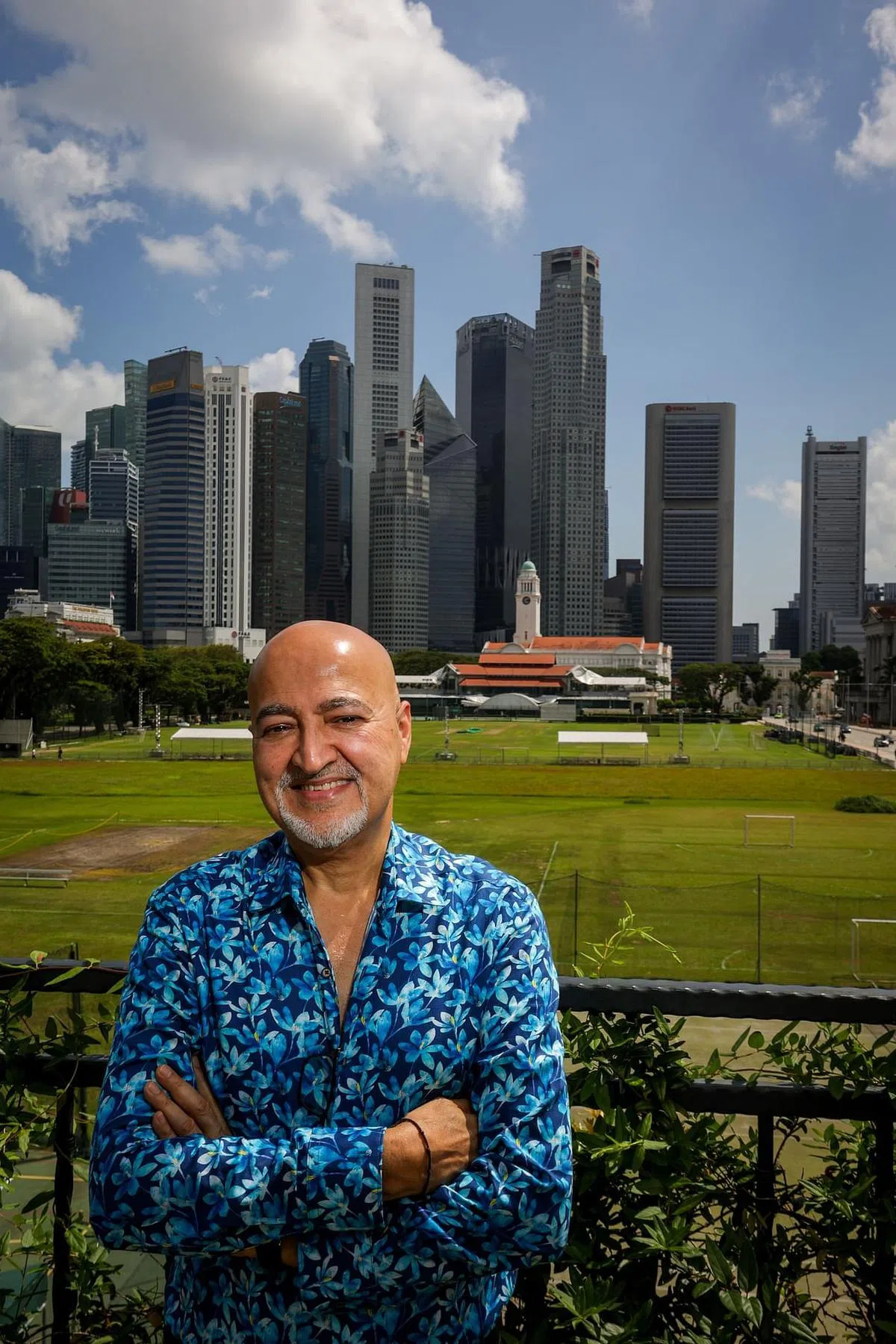 古尔纳尼在政府大厦前大草场附近办公约34年，对他而言这个地区是充满魔力的地方，他希望更多人能够欣赏它的历史人文。（叶振忠摄）