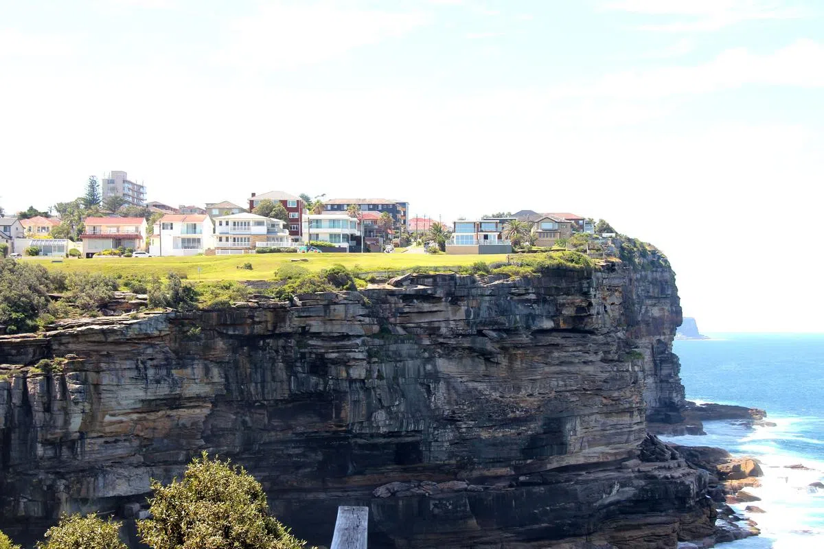 风景如画的钻石湾峭壁。（李建兴／图）