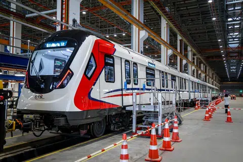 新柔地铁每列列车最多可载逾千人 高峰时段3.6分钟一趟