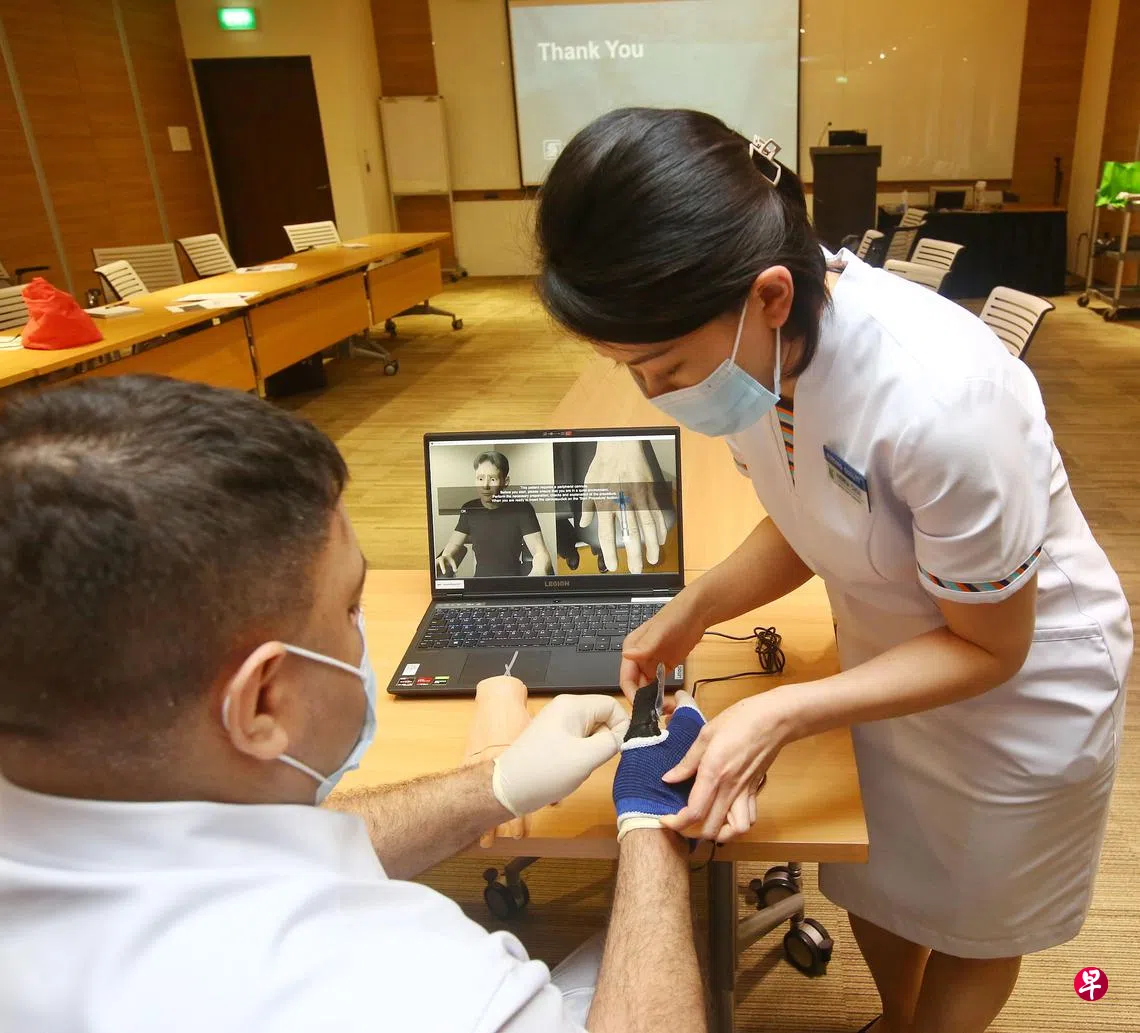 中央医院借游戏加强培训护士与虚拟病患互动静脉插管练习效果佳| 联合早报