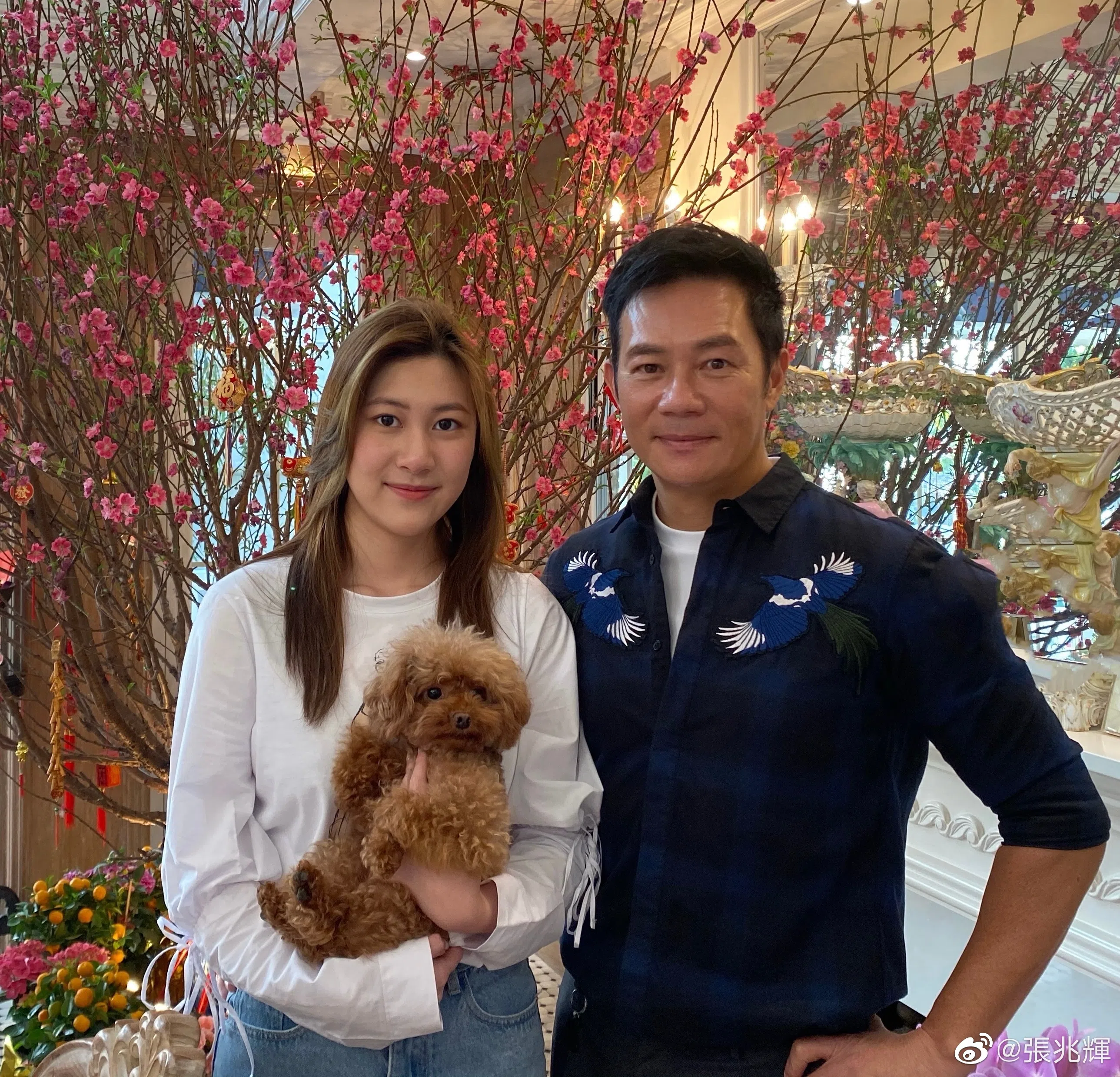 张兆辉的女儿张卓姿（左）目前读电影系。（取自张兆辉IG）