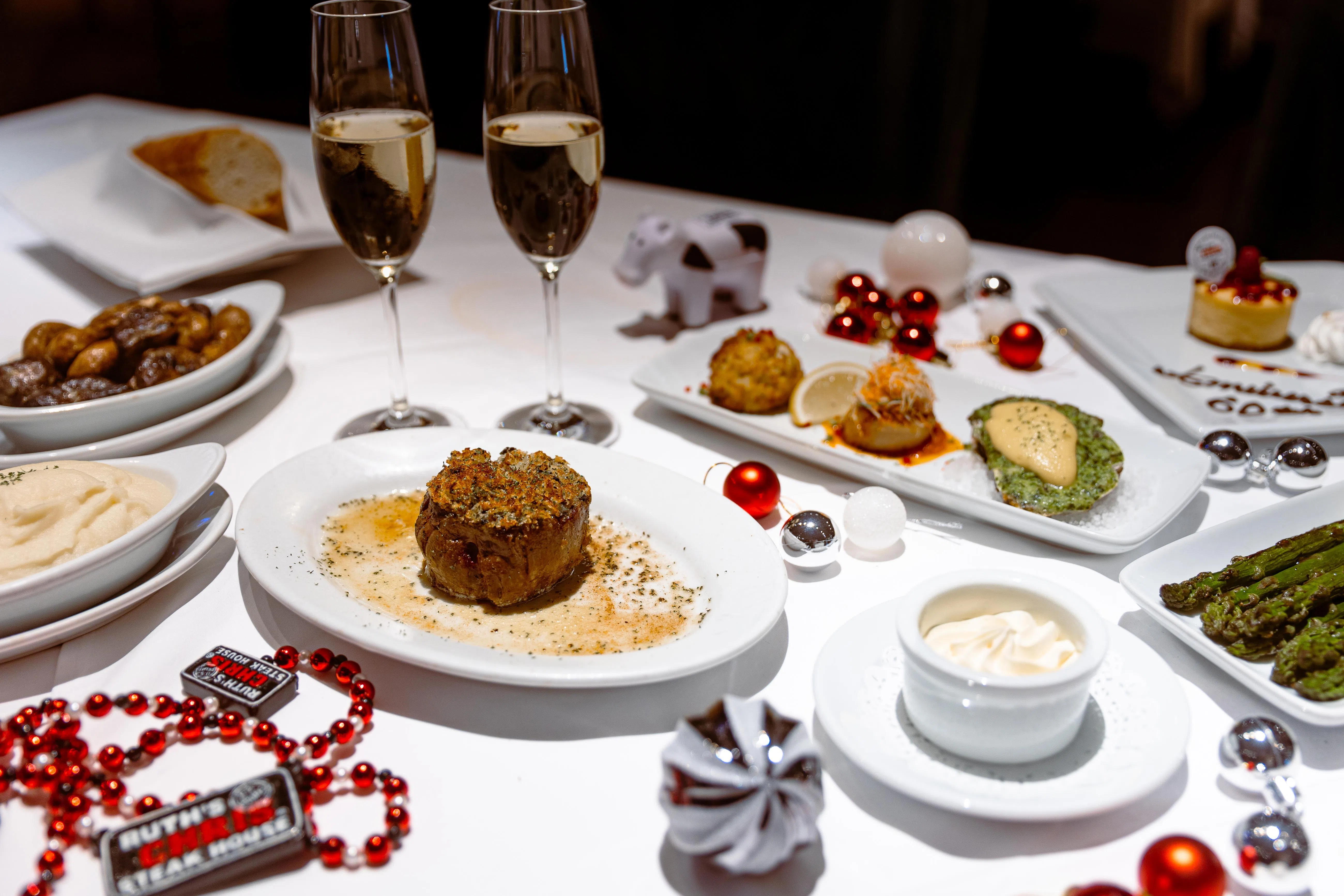 Ruth’s Chris Steak House欢庆品牌成立60周年，在亚洲各地同步限时推出60周年庆典套餐。（餐馆提供）