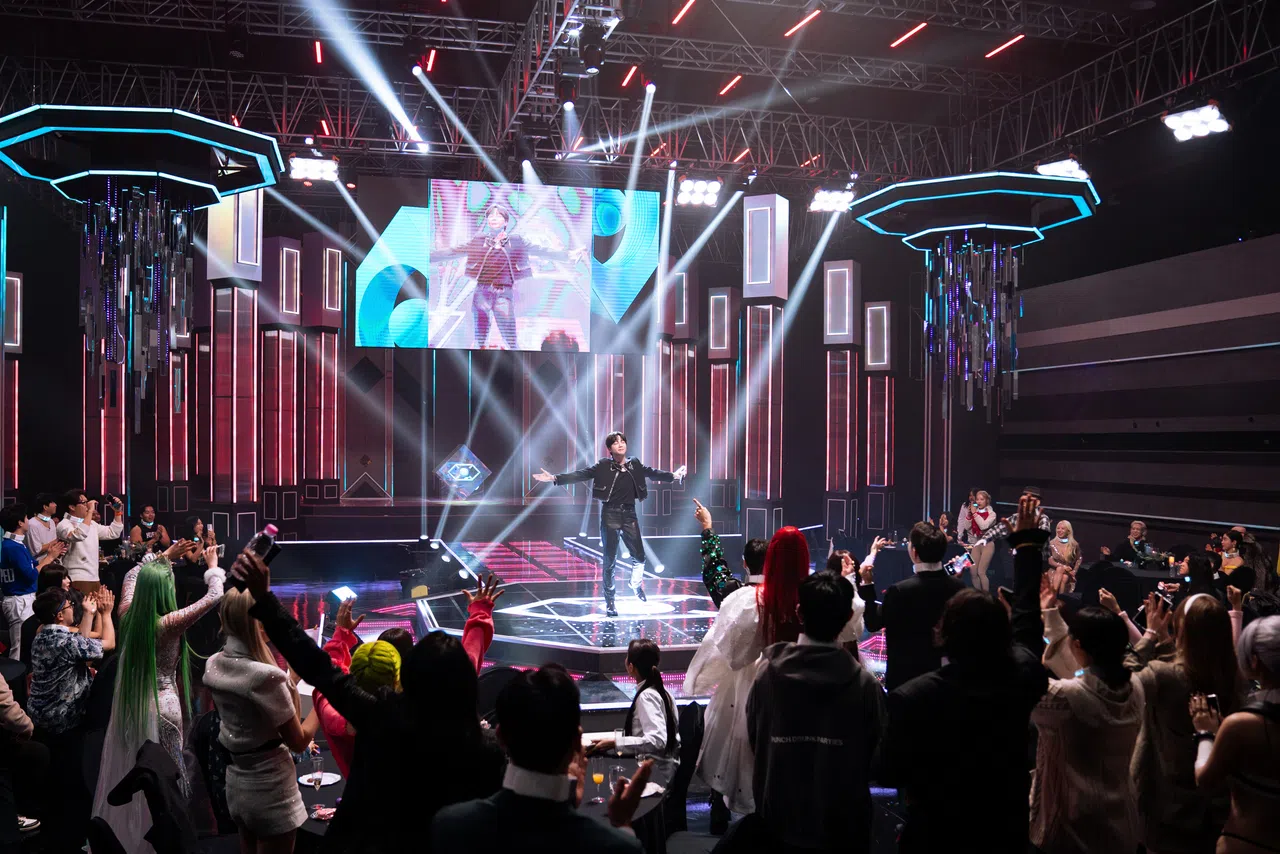 有人在舞台上利用张根硕炒话题吸引关注度。（Netflix提供）