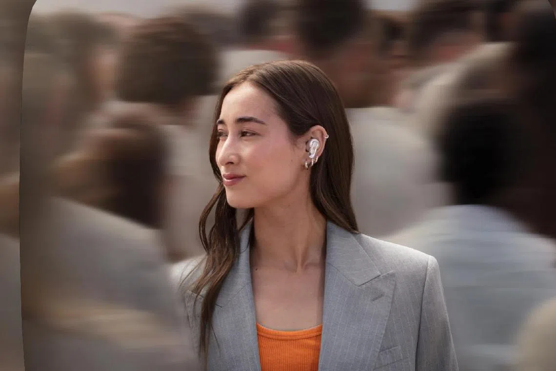 耳机重量比上一代轻，单只耳机只有5.6克，佩戴舒适。（厂商提供）