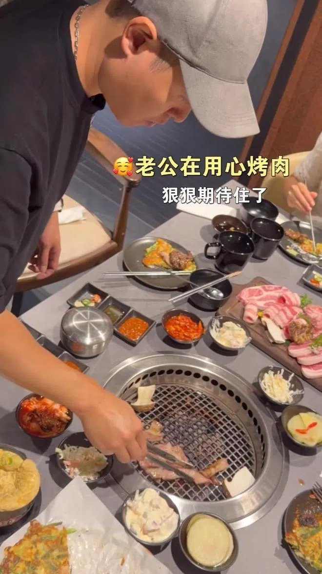 郭可颂为想吃烤肉的熊黛林约了有烤炉的餐馆。（视频截图）