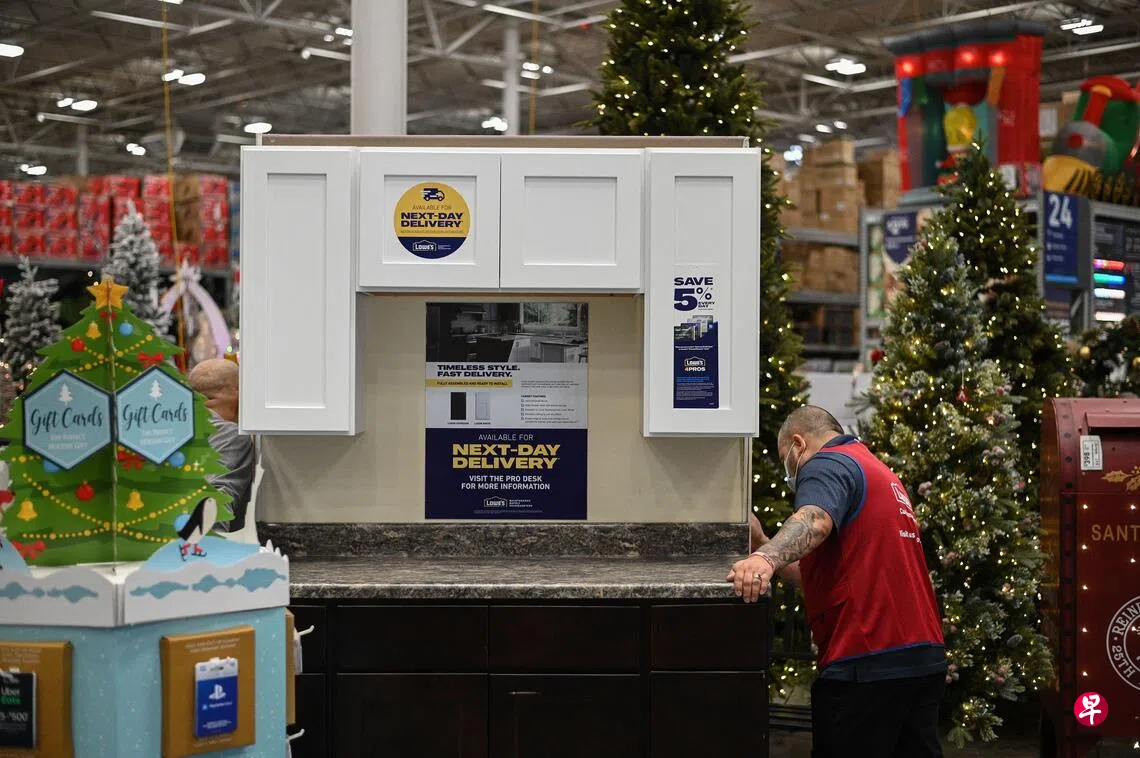 特朗普宣布对原厂药品、重型卡车、厨房家具等加征一系列关税| 联合早报