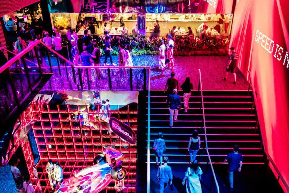 Formula 1 Paddock Club的套票价格是七个贵宾区中最贵的。持票者除了能观赏赛事，还能观看所有演出。（取自新加坡赛车公司官网）