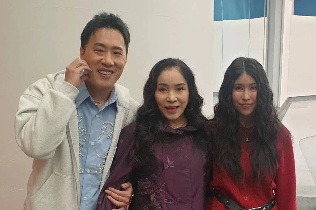 李亚萍证实失智后露面 心痛哽咽长年见不到外孙