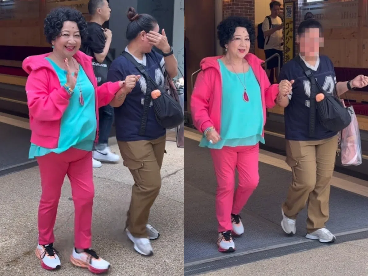 薛家燕（图左）不久前在香港街头被拍到走路吃力，须要一直扶着帮佣，让人担心她的健康。（互联网）