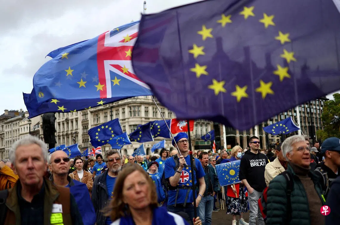 逾万民众伦敦抗议游行呼吁英国重返欧盟| 联合早报